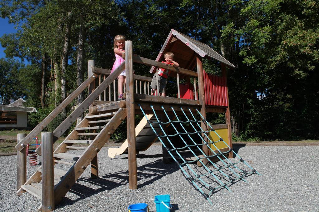 Camping-Hotel De Plein Air Les 2 Bois Baratier Екстер'єр фото